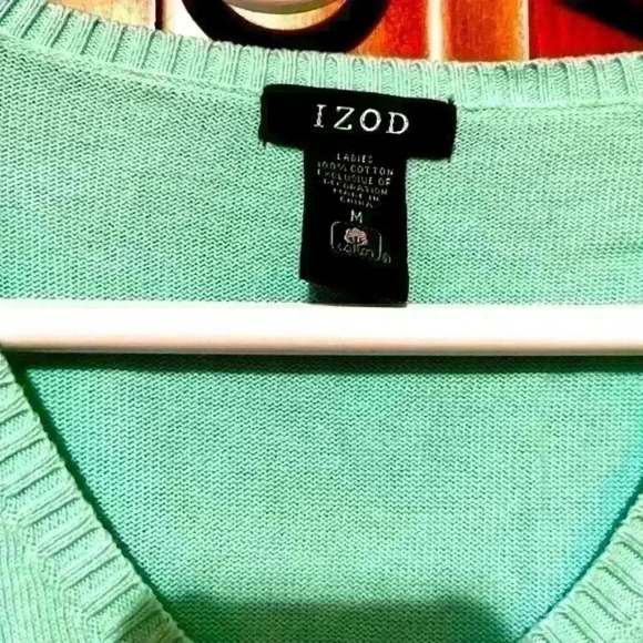 Women’s Izod Sweater - Medium - Picture 2 of 5